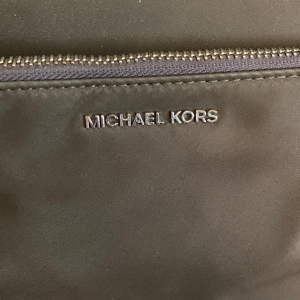 Michael Kors EUC Ariana Travel Designer Nylon Totebag in Graphite/Grey. - Picture 4 of 15